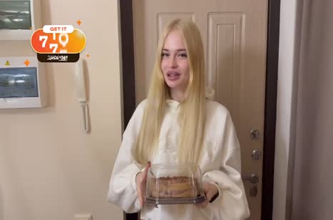 Русская блондинка глотает член по самые яйца #3
